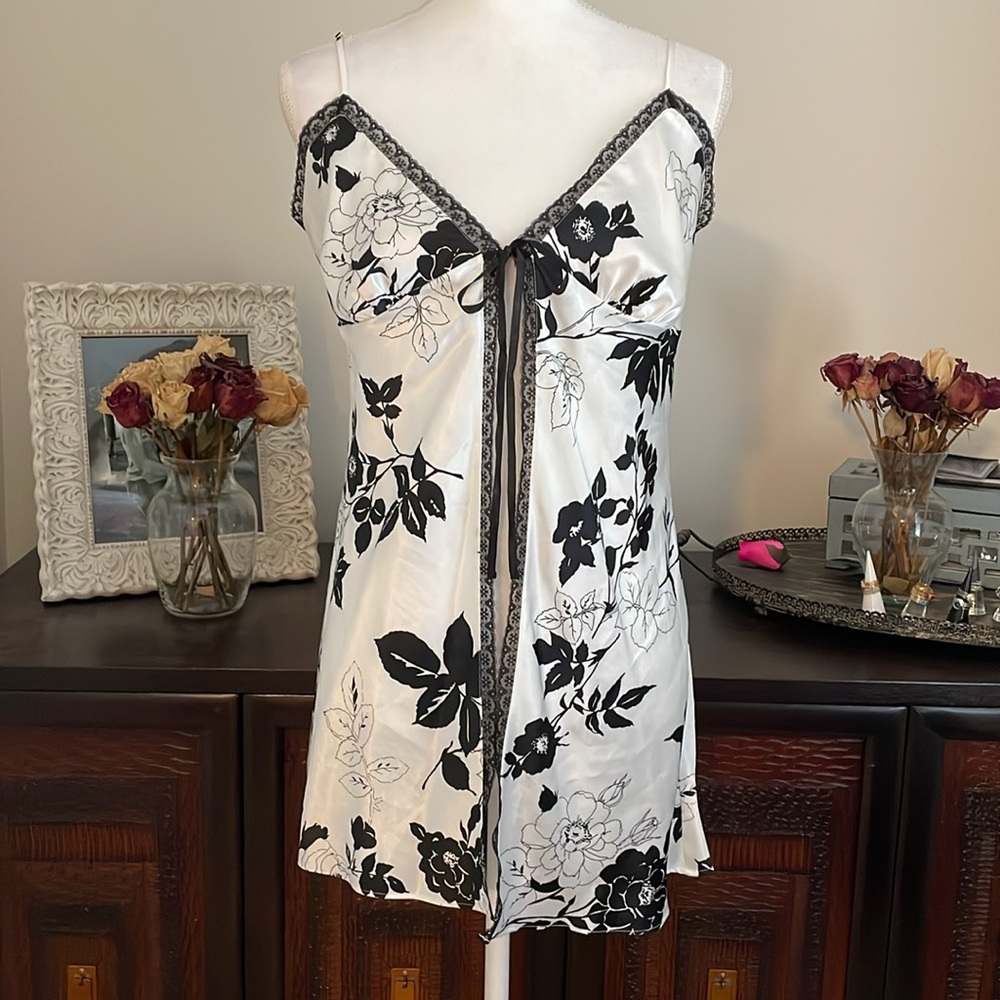 Elegant Black and White Floral Nightgown